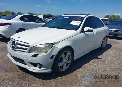 2010 Mercedes-Benz C 300 Luxury/Sport из США, поврежденный, VIN WDDGF5EB2AF477652